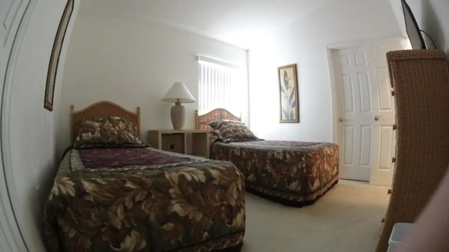 916 Balmoral Dr. 4 Bedrooms, 3 Bathrooms