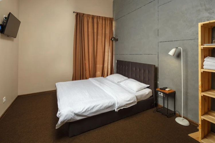 Mezzanine Hotel