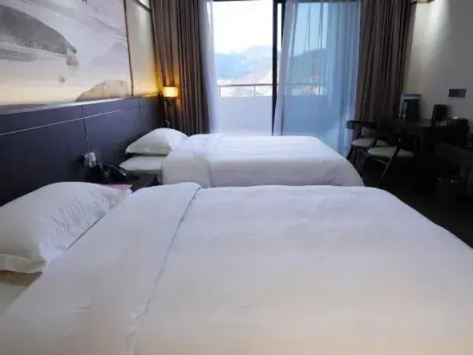 Longlin Folk Hotel