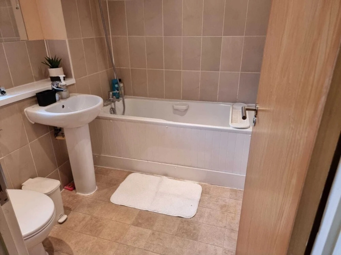 Impeccable 4-bed House in London