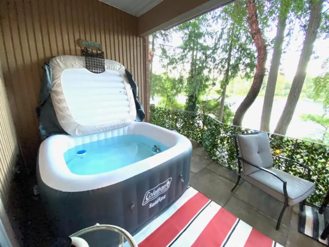 Willow Suite Lakeside Retreat