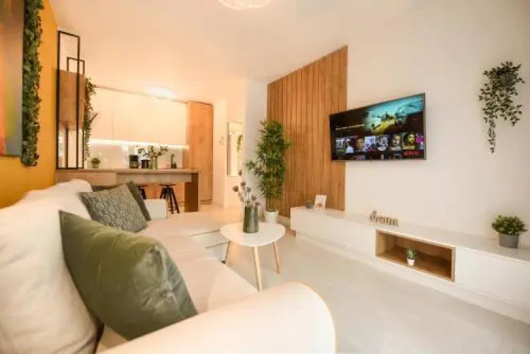 Colorful Fusion - Modern Apt At Romexpo
