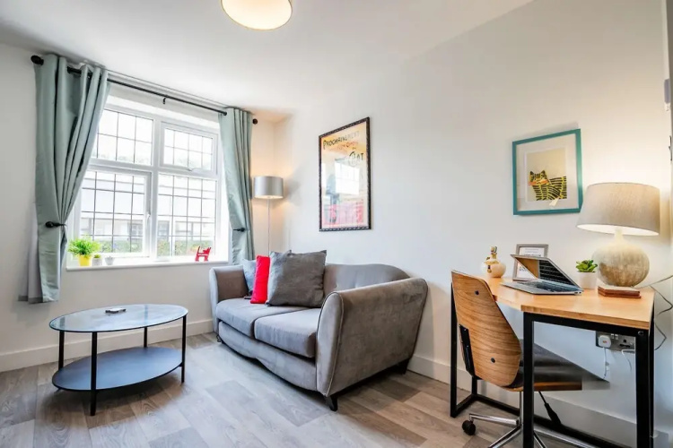 Host Stay Croydon Road Apartment