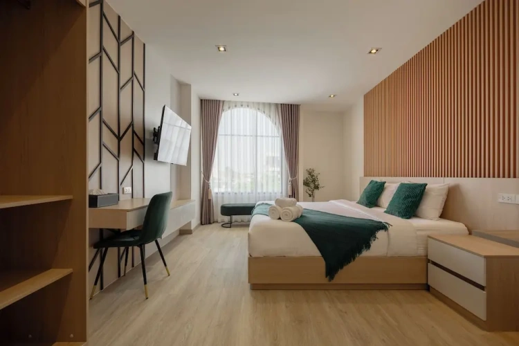 Deluxe Double room with city view