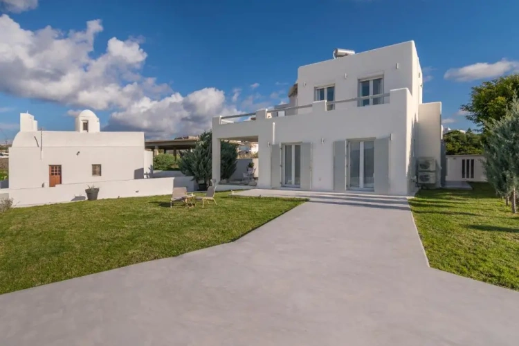 3 Bedrooms Villa