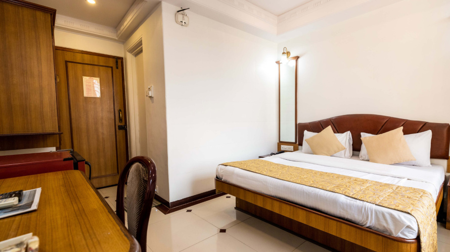Deluxe Double room with city view