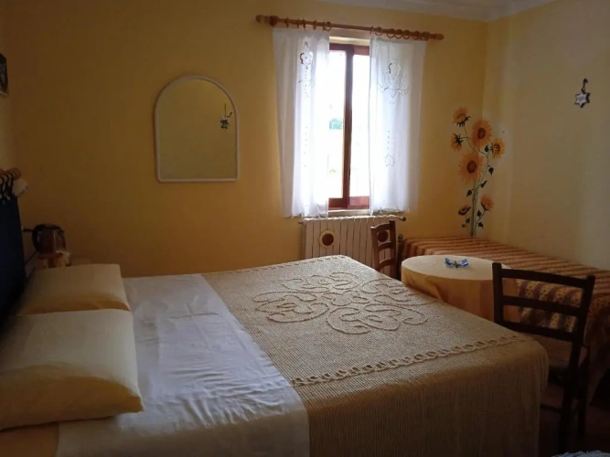 Standard Triple room with garden view