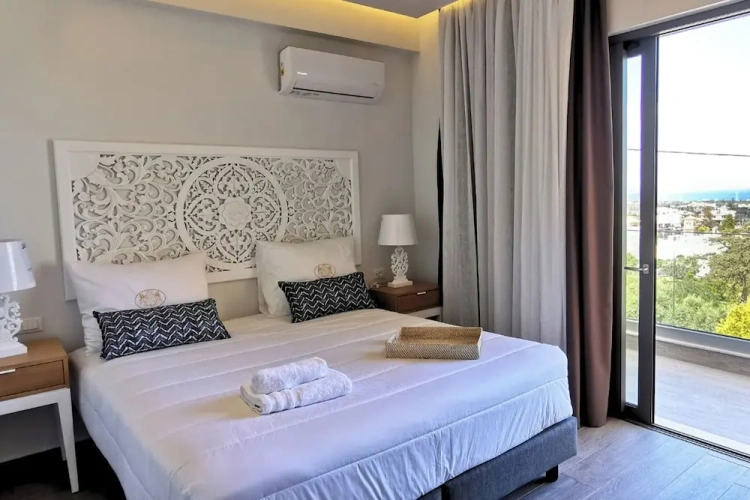 Superior Double room with balcony and with partial sea view