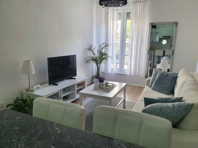Happy Apartments
