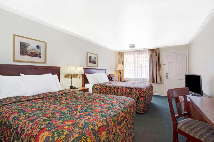 Days Inn by Wyndham Everett