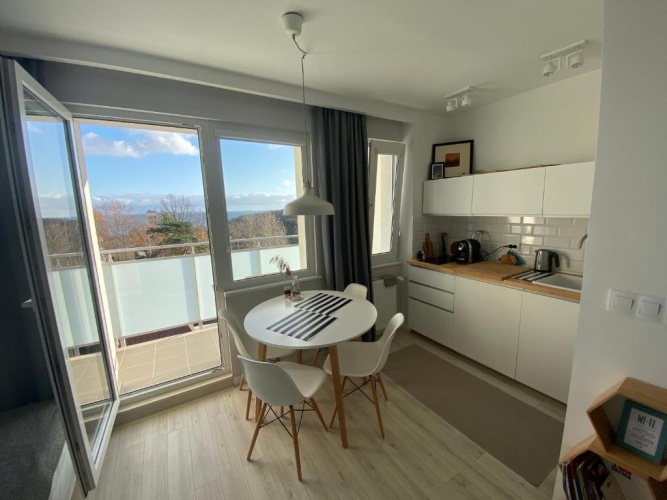Apartment with balcony and with sea view