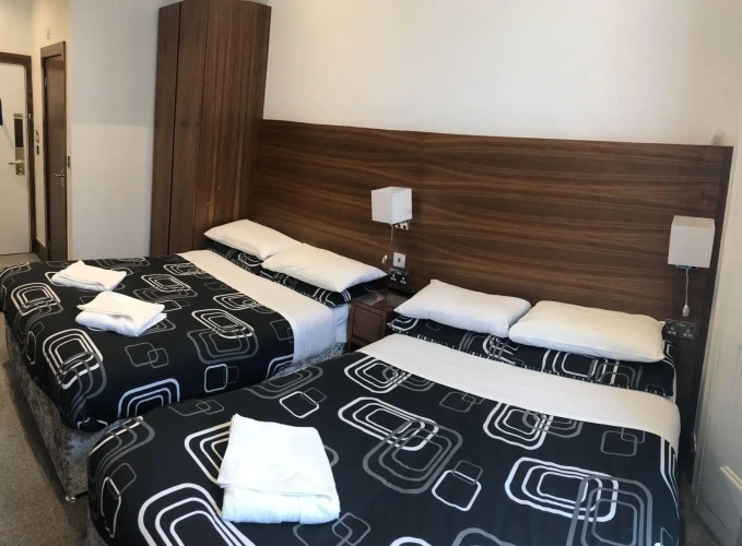 Standard Triple room