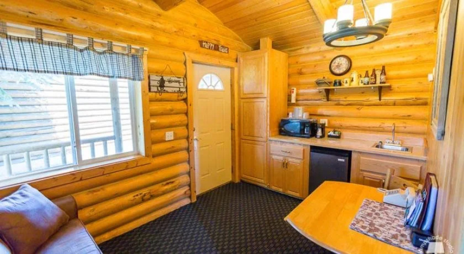 Cabin Creek Inn
