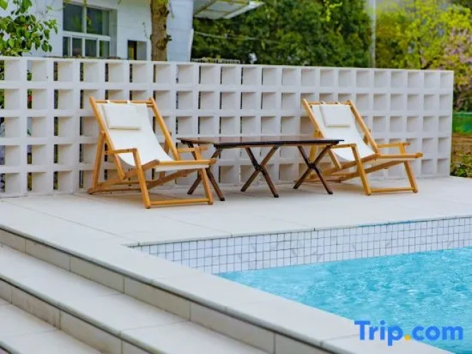 Qinxinhu Resort Bamboo Raft · Waterfall · Swimming Pool · Stream Trekking Family-friendly |