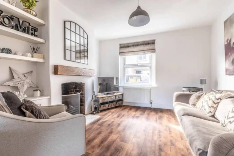 2 Bedrooms Cottage