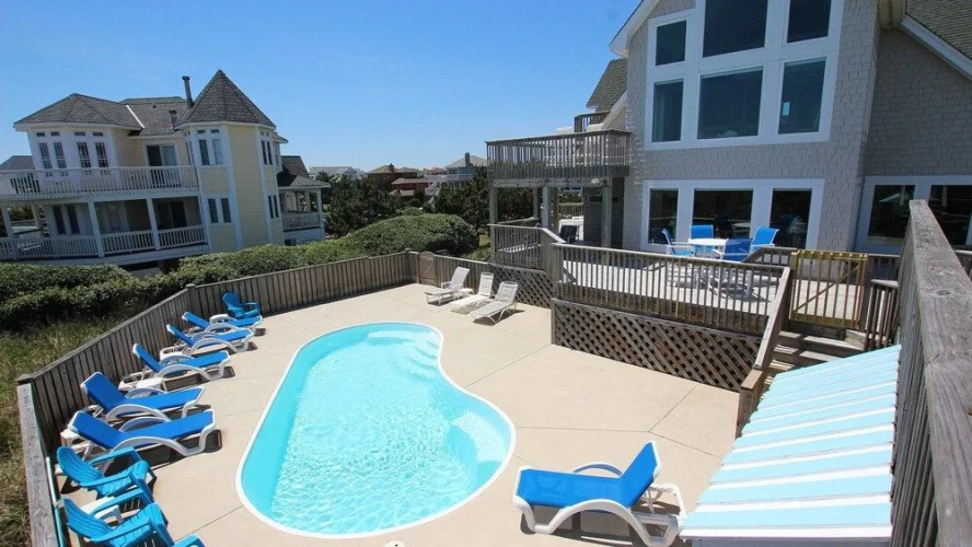 Kuhl Breeze - 5 Br home by RedAwning