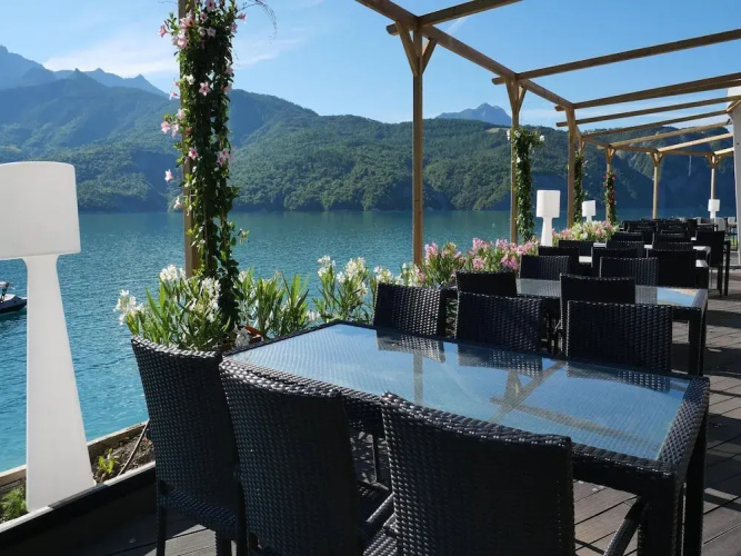 Apartment by Lake Serre-poncon With Pool