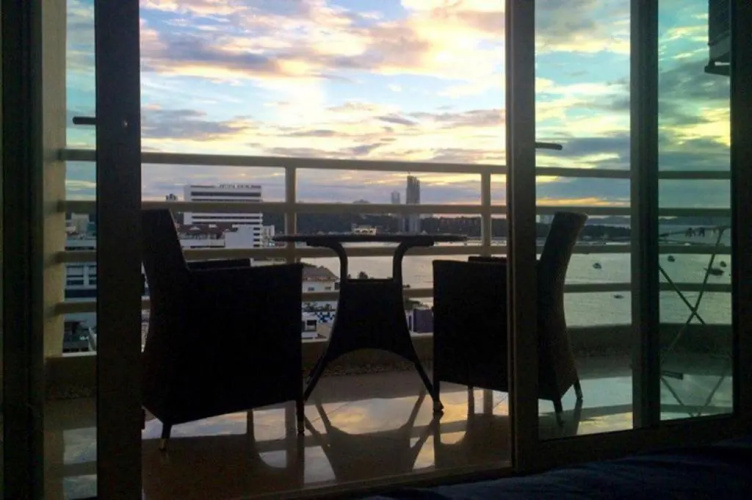 View Talay 6 Central Apartment