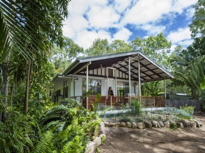 4 Bedrooms Cottage