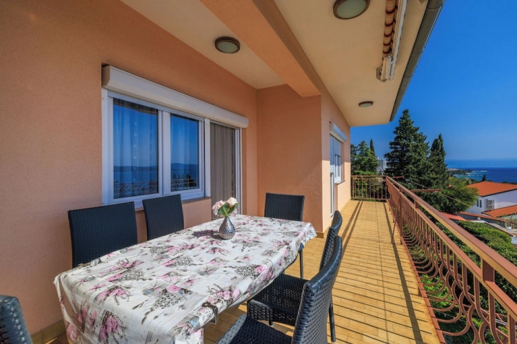 Apartment with balcony
