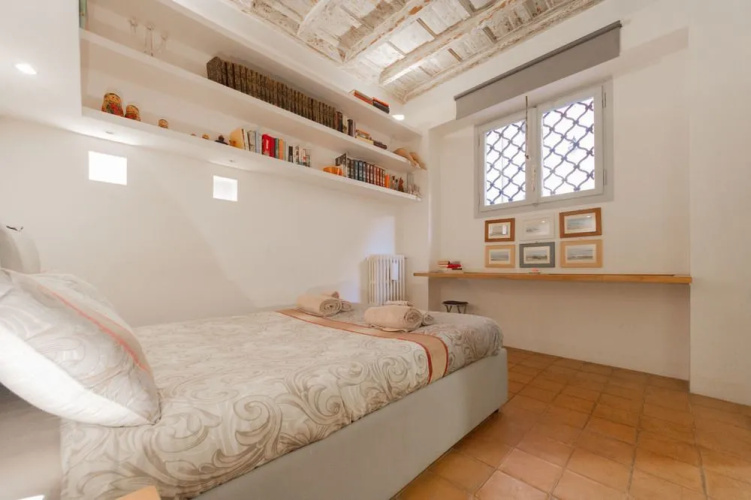Gonfalone Apartment