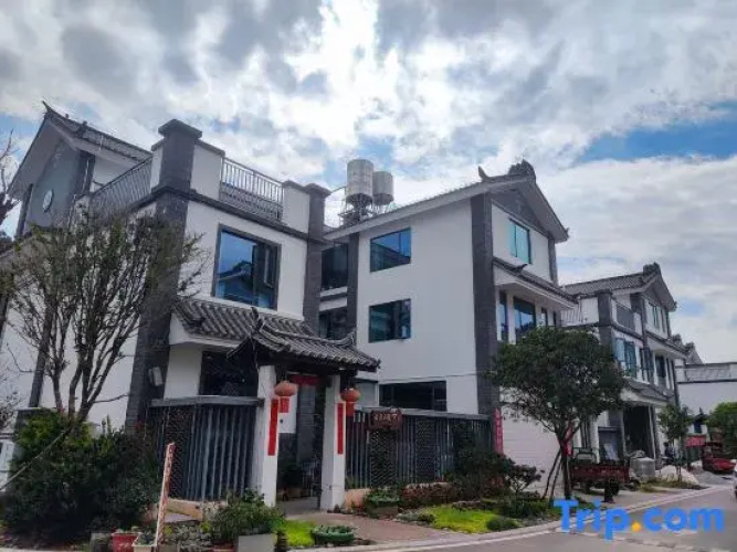 Yunman Courtyard