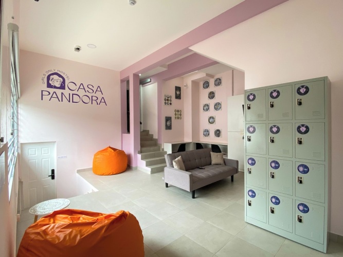 Bed in Dorm (female dorm) with city view