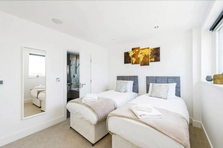 Flying Butler Greenwich Apartment