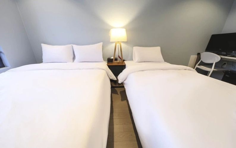 Maximum Hotel