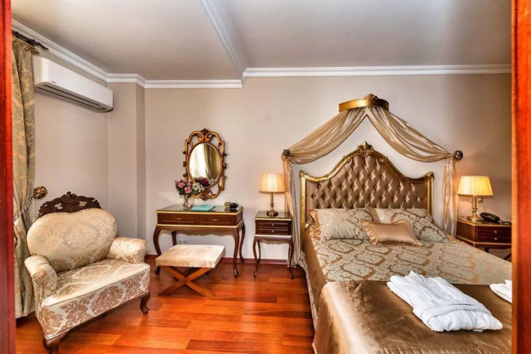 Daphne Hotel