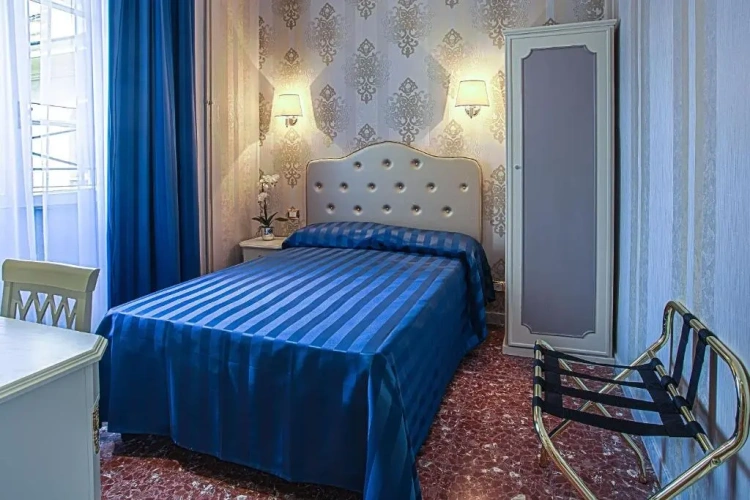Standard Double room with view