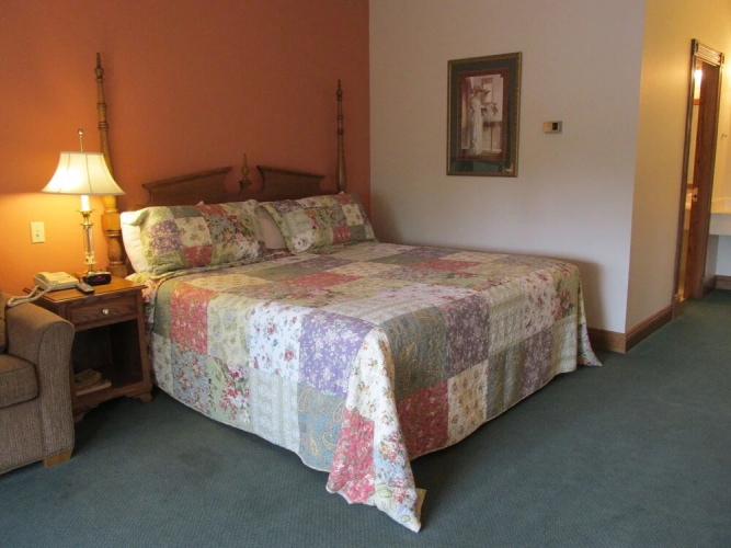 Inn at Amish Door