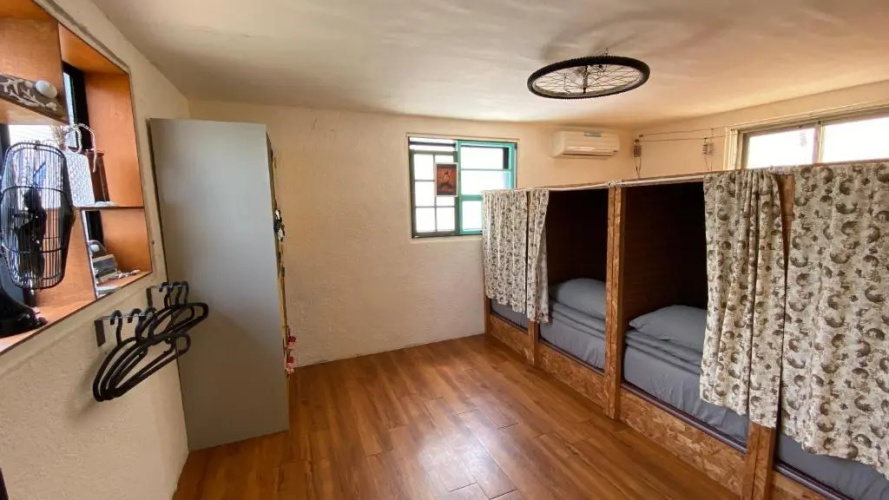 82G Backpacker Inn