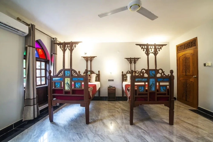 Standard Twin room with balcony