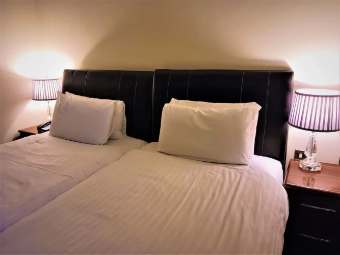 2 Bedrooms Sextuple Apartment