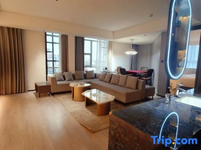 Luxury Suite
