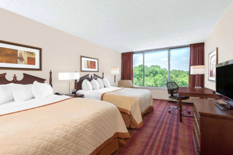 Exton Hotel & Conference Center