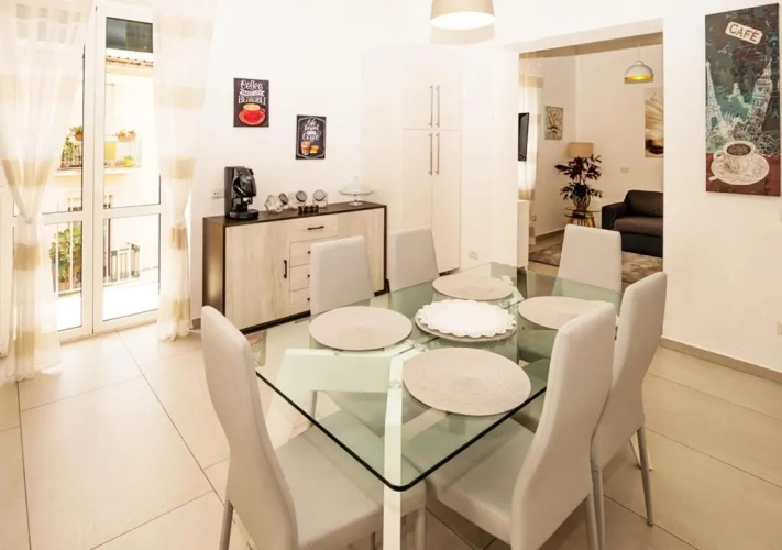 2 Bedrooms Apartment