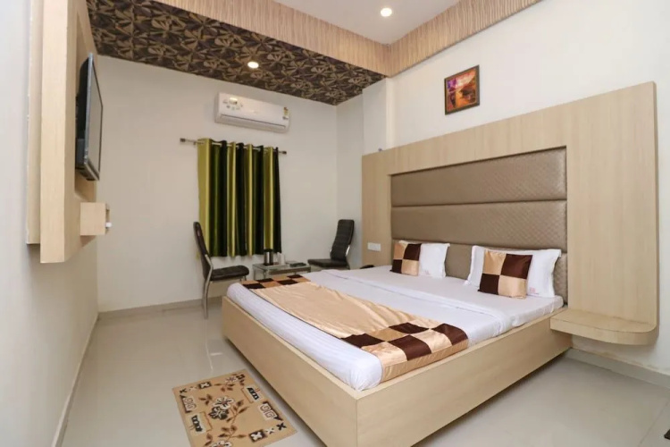 OYO 10991 Hotel Gagan