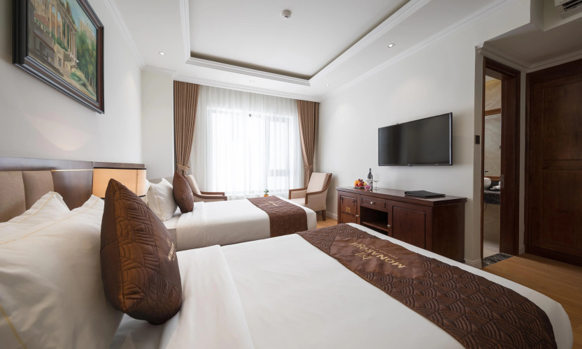 Monarque Hotel