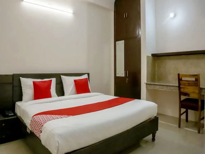 OYO Flagship 17382 AV Residency