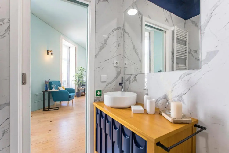 Artistic 2BR Flat Downtown w/ AC by LovelyStay
