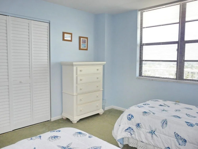 Beachfront Condo With Pool and Balcony Facing Beach