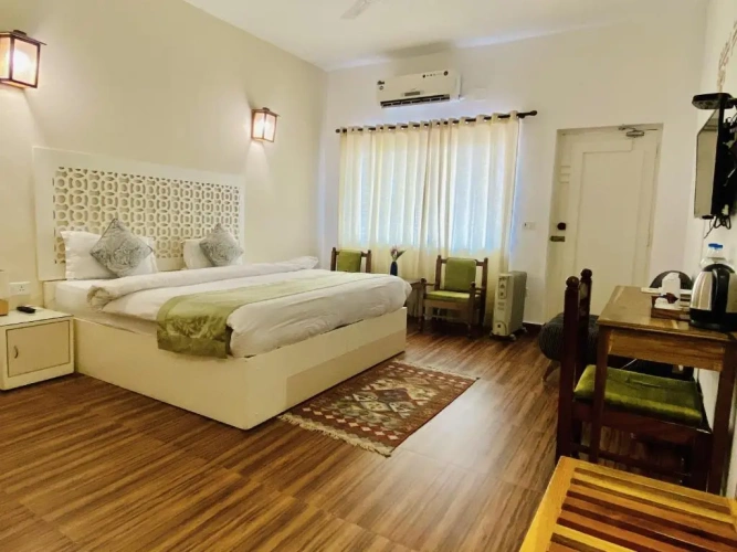 Standard room with balcony and with mountain view