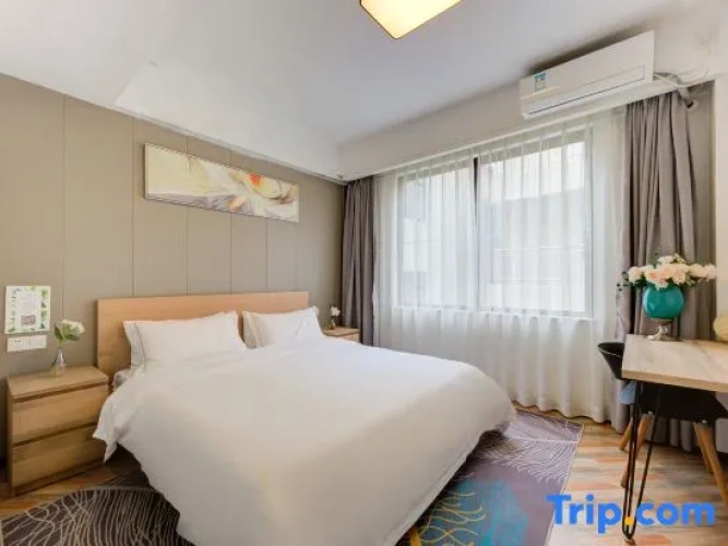 6 Bedrooms Villa