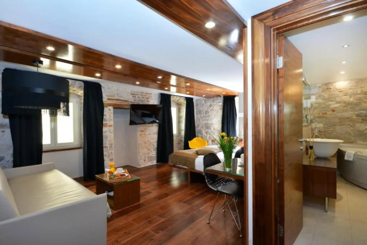 Deluxe Quadruple room