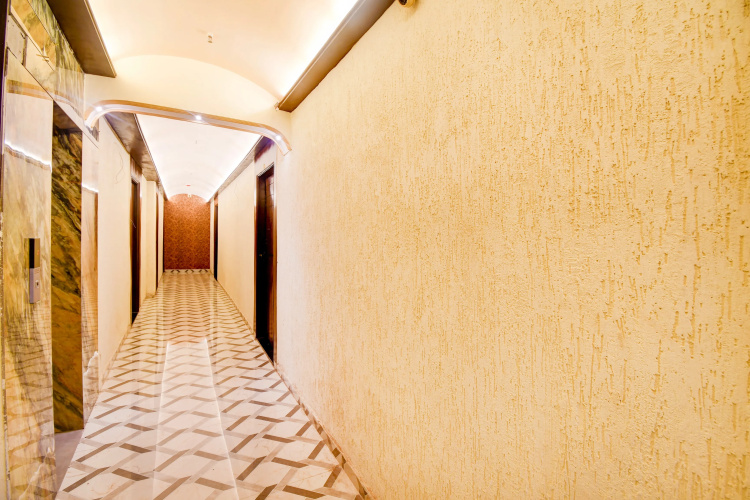 Super OYO Townhouse Varanasi Railway Junction
