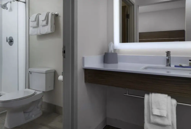 1 Bedroom Suite with harbour view