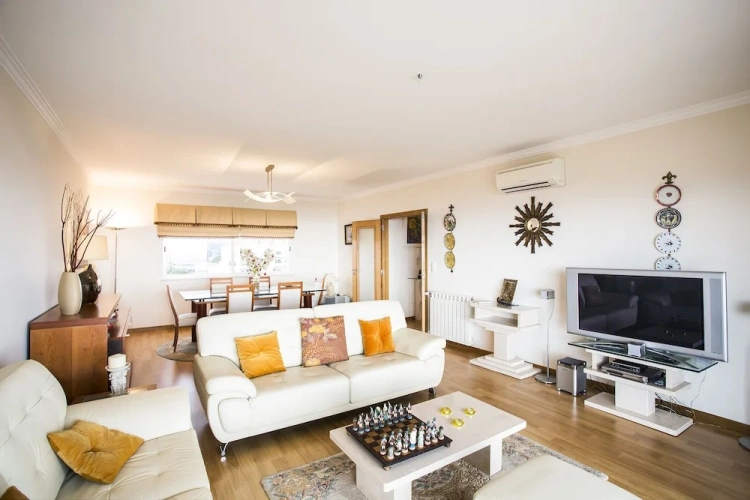 2 Bedrooms Apartment with balcony and with sea view