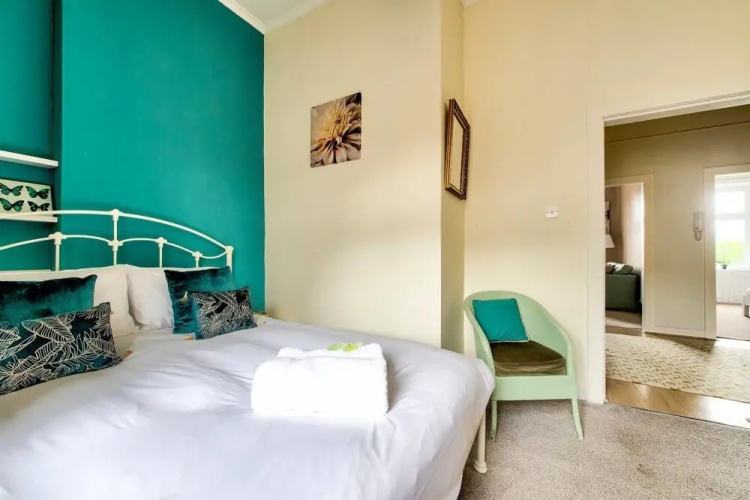 Light 2-bed West End Apt Overlooking Kelvingrove Museum